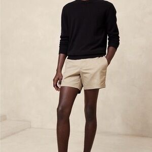 Bannana Republic Classic Shorts in Cream 36” waist 5” inseam Core Temp preppy